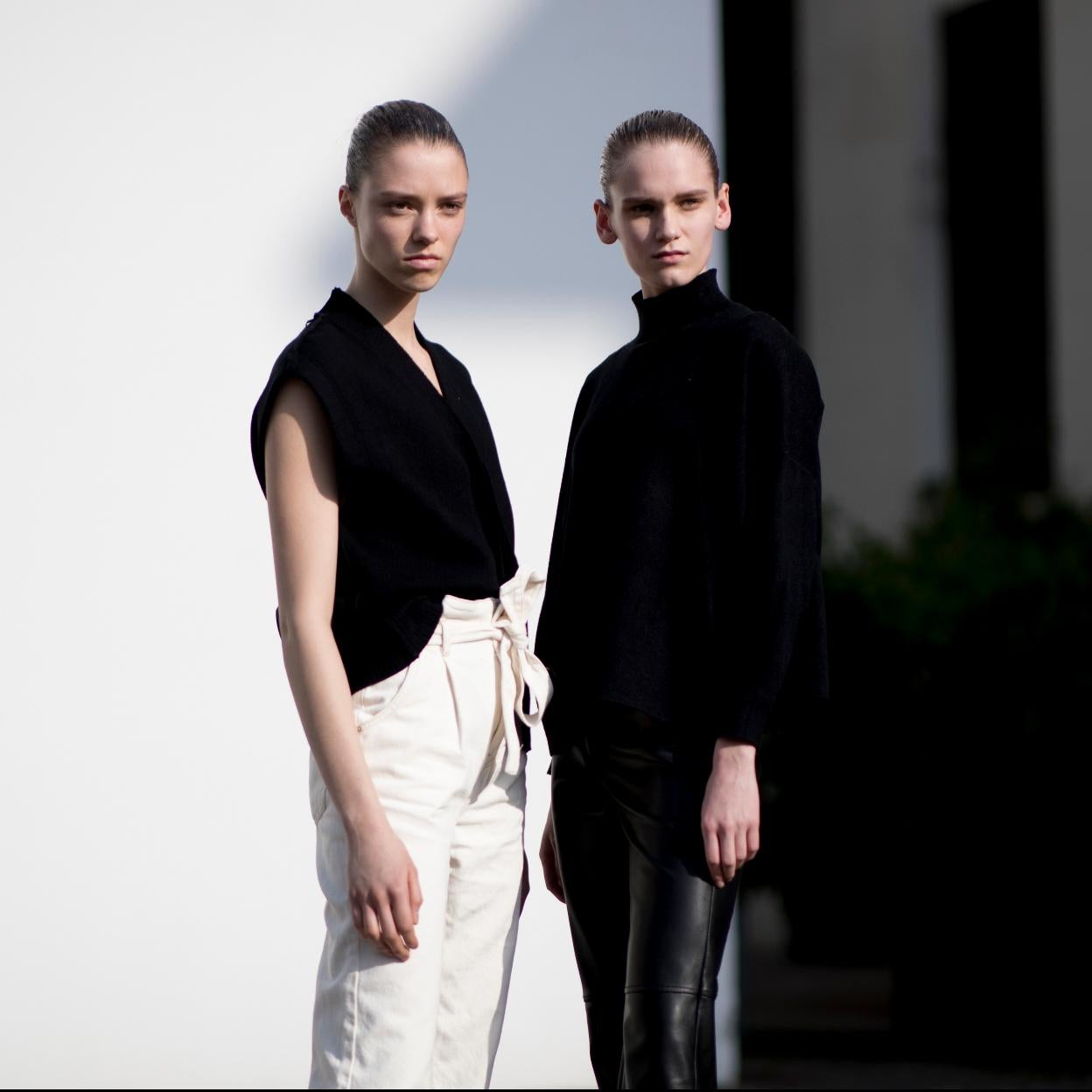 Pincha en la imagen para descubrir los pantalones cargo que son la tendencia que arrasa en las nuevas colecciones.