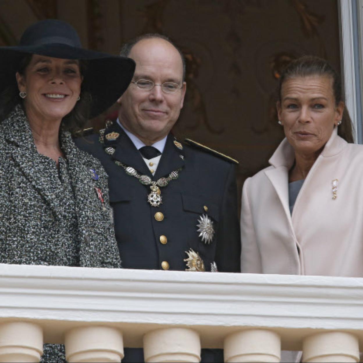 Pincha en la foto para ver la complicada relación de Carolina, Alberto y Estefanía con su madre, Grace Kelly.