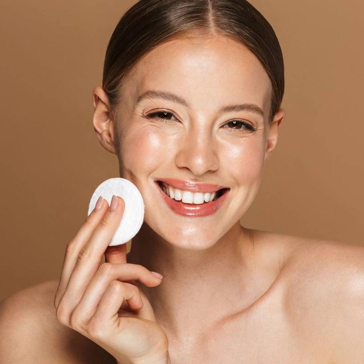 Pincha en la foto para ver 9 productos que eliminan el maquillaje waterproof sin frotar y en una sola pasada