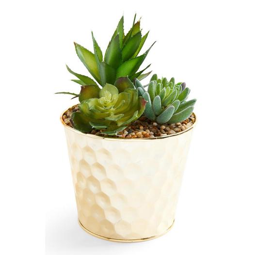 Macetero dorado con planta artificial (7 euros).