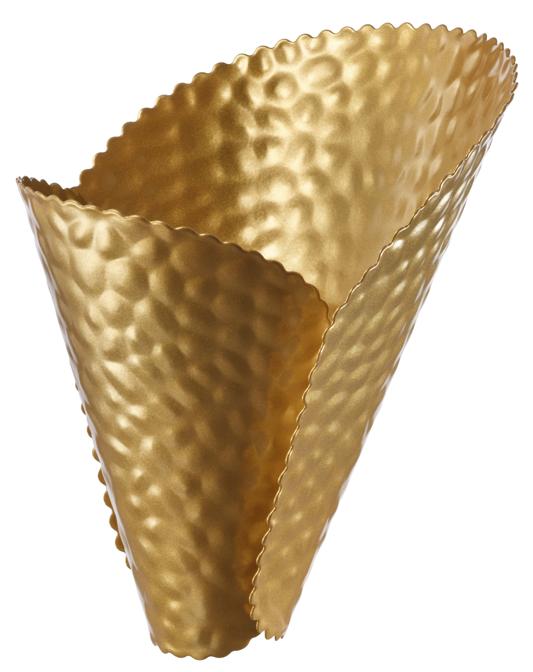 Pantalla de lámpara en color dorado (16 euros).