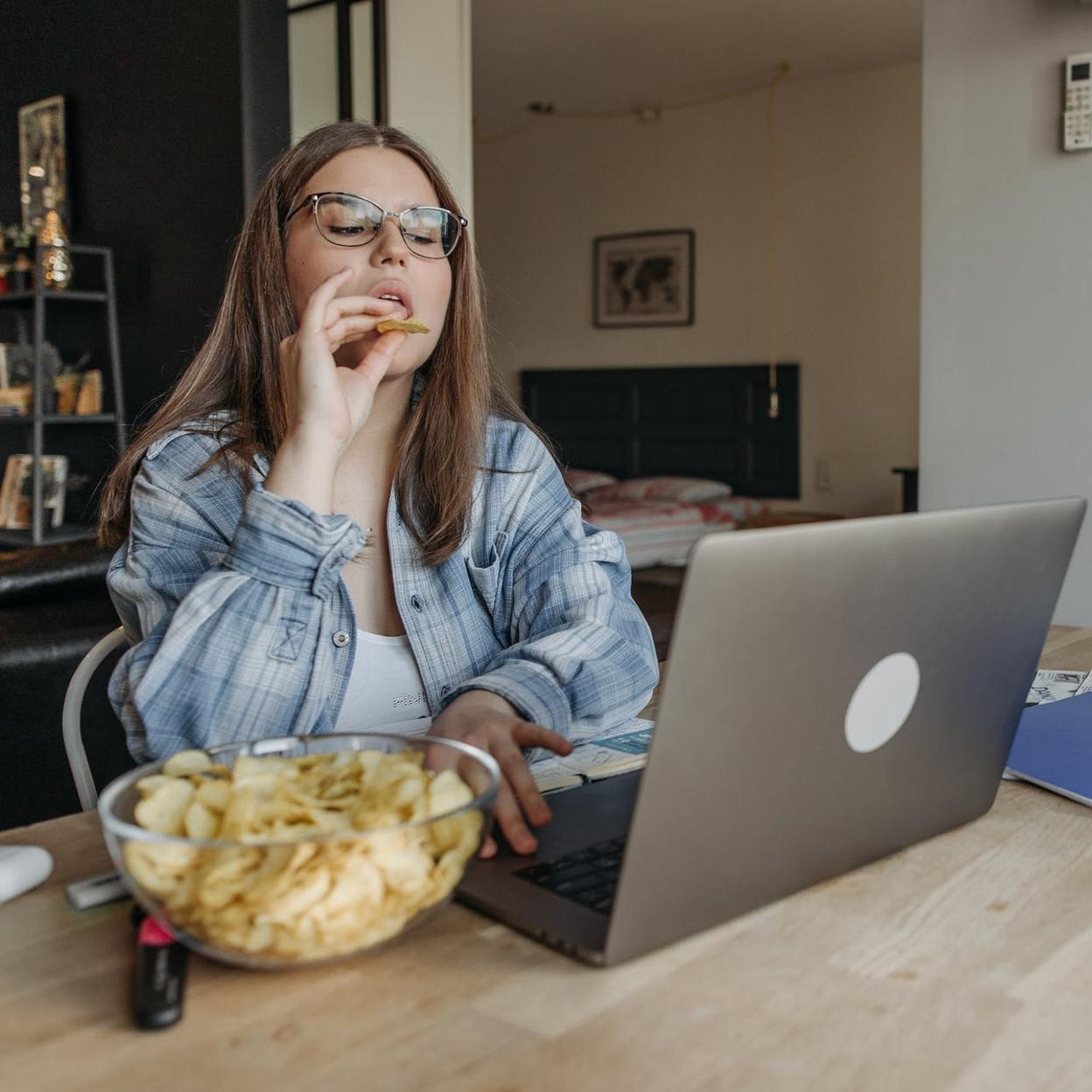 Por qué engorda el estrés: el cortisol y otras causas de tu ansiedad por la comida que debes conocer para evitar una tensión que no necesitas