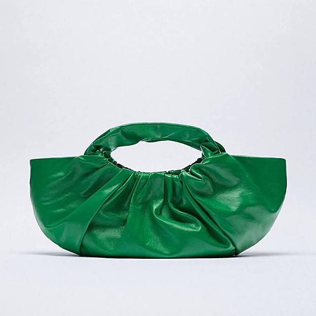 Bolso saca de Zara. 79,95 euros