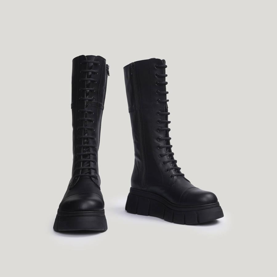 La Bota Billie, de la firma española Bryan Stepwise, tiene un diseño clásico de caña alta. Costaba 99,90 €, pero está rebajada a 69,90 €.