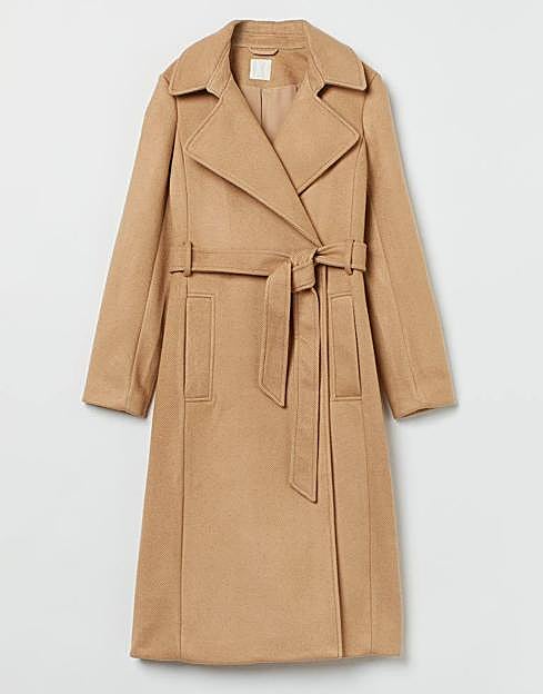 Abrigo con cinturón de H&M. 29,99 euros
