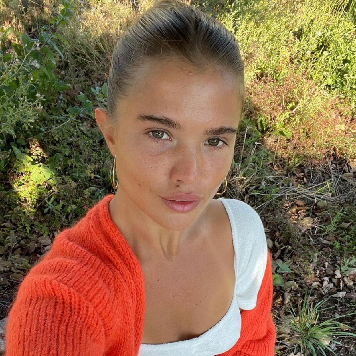 Pincha en la foto y descubre los mejores cosméticos con los mejores ingredientes antiedad como el ácido hialurónico, la vitamina c o la niacinamida, para lucir una piel luminosa.