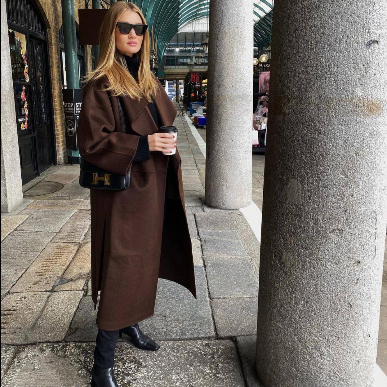 Pincha en la imagen para ver Todos los colores de la temporada están en Zara y estás son las prendas en tendencia más bonitas y favorecedoras que deben estar en tu armario