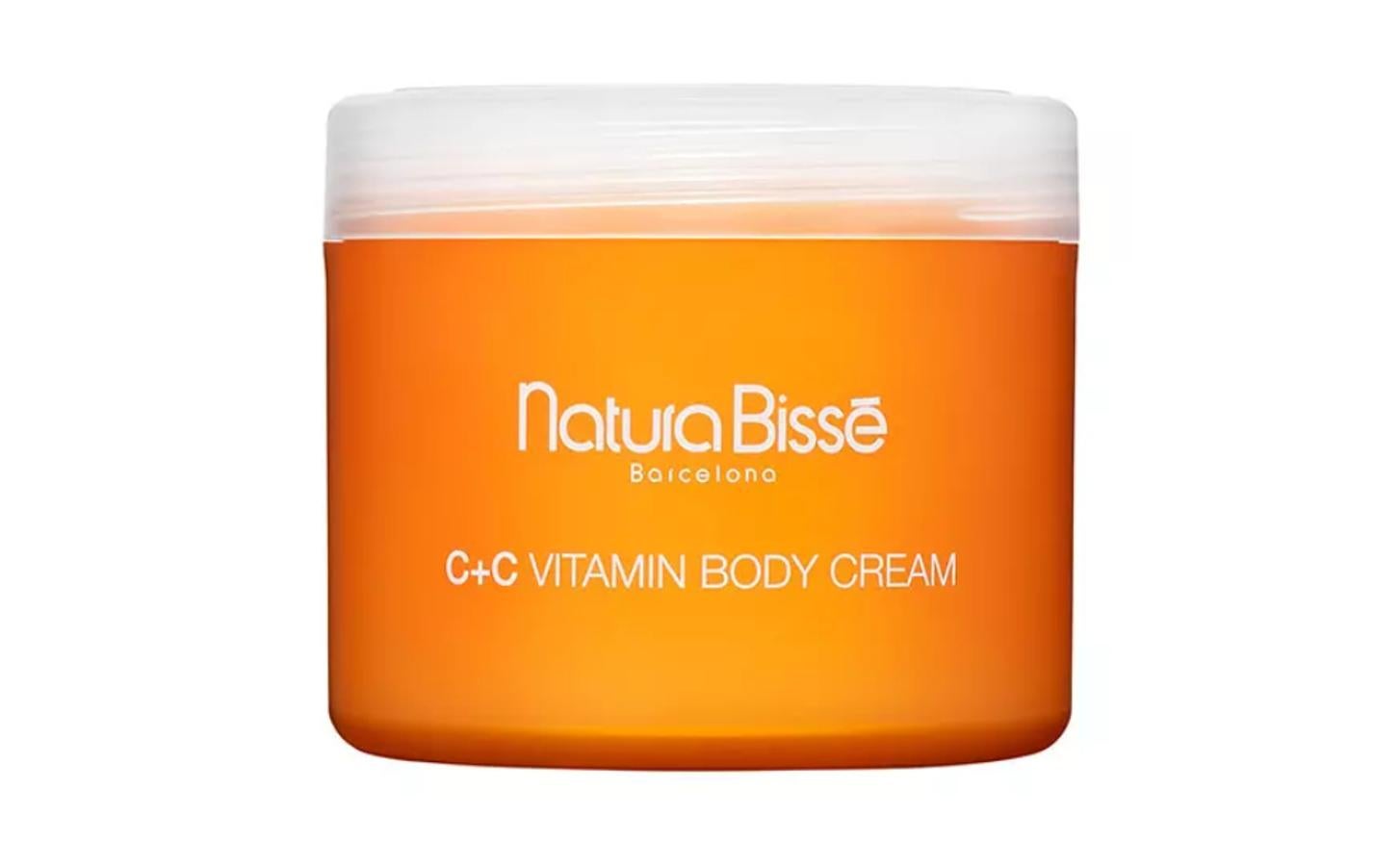 Gracias a excepcionales ingredientes antienvejecimiento como los aminoácidos de elastina, la vitamina C y E y el aceite de rosa mosqueta, esta cremosa emulsión corporal ayuda a reparar y proteger tu piel frente a las agresiones externas. Una fórmula profundamente rica y cremosa con suaves notas cítricas que provoca una increíble sensación de frescor y vitalidad. Un tratamiento corporal que cuida tu piel con nutrientes enriquecedores, la repara, la protege, y mejora notablemente su tono y elasticidad. Está disponible en Perfumería Julia por 113,40 euros.