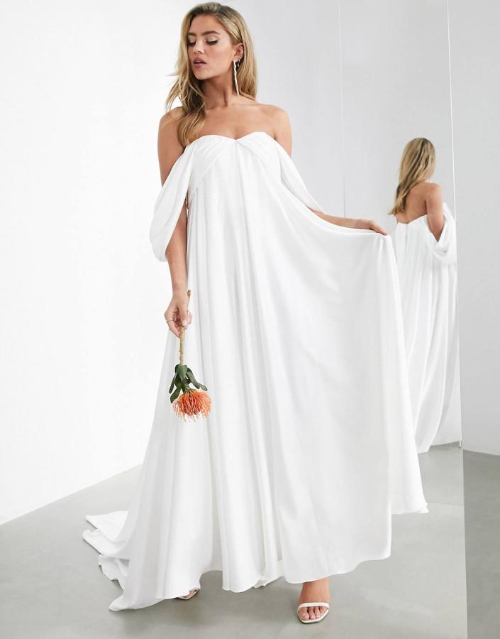 Vestido de boda fruncido con mangas drapeadas Jasmine de ASOS Edition. 163,99 euros