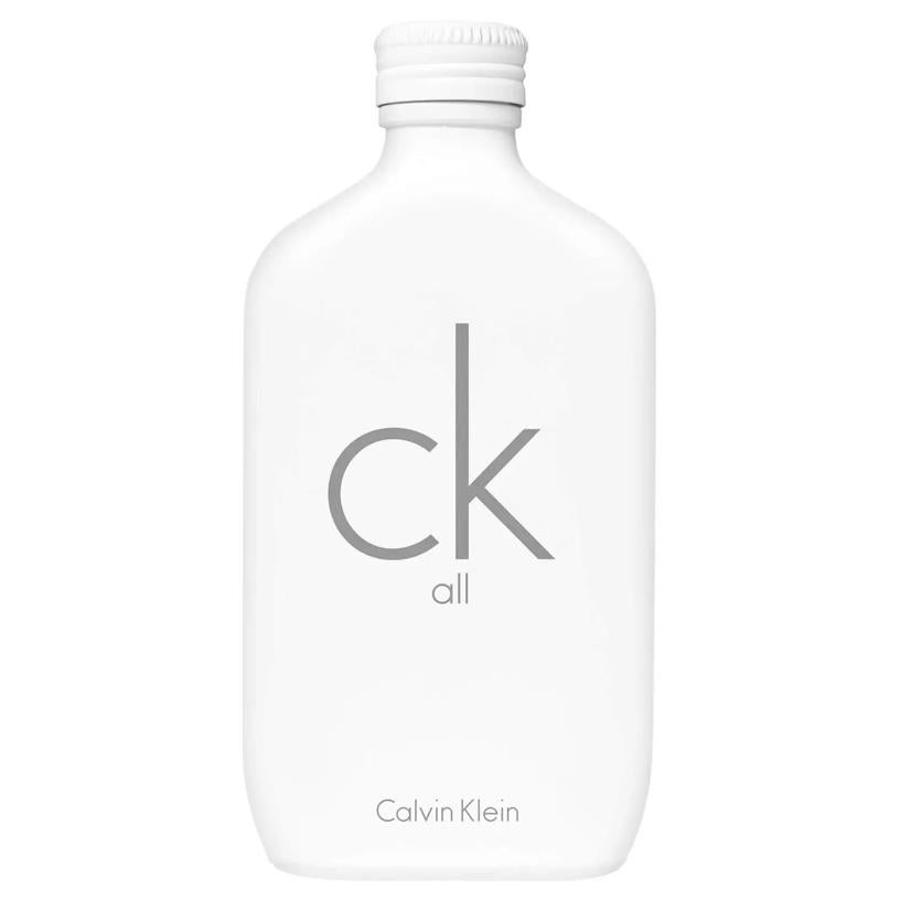 Si un vestido rosa no faltará en tu armario este verano, tampoco puede faltar la fragancia de Calvin Klein. Su aroma refrescante continúa con la tradición unisex, basada en notas de salida cítricas efervescentes de mandarina, bergamota y flor de pomelo (66,95 euros).