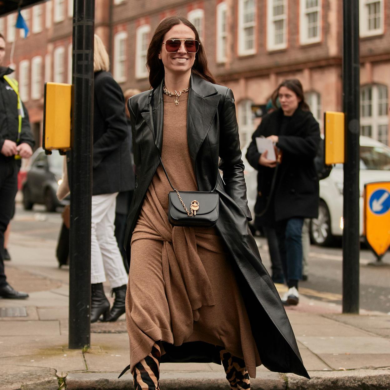 La capa, el vestido y la chaqueta de punto que acaban de llegar a Zara y vas a ponértelos con todo este otoño