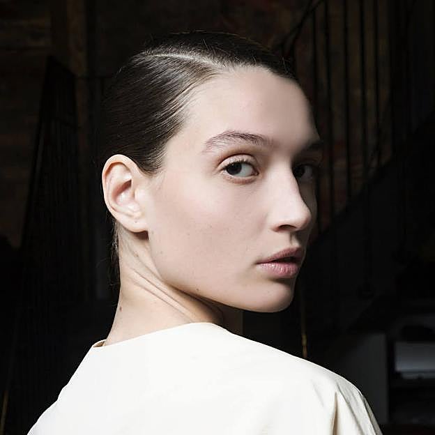 Cómo preparar el rostro antes del maquillaje cuando tienes la piel muy seca y quieres disimular las rrugas profundas: el truco de la hidratación instantánea