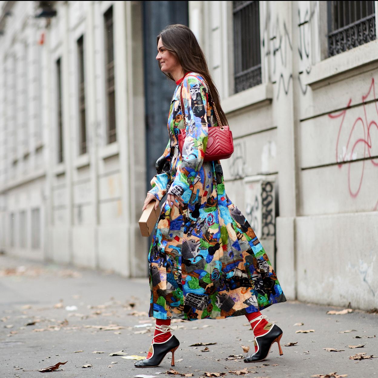 Uterqüe quiere llenar de color el otoño con un vestido y una camisa con estampado patchwork que te van a enamorar