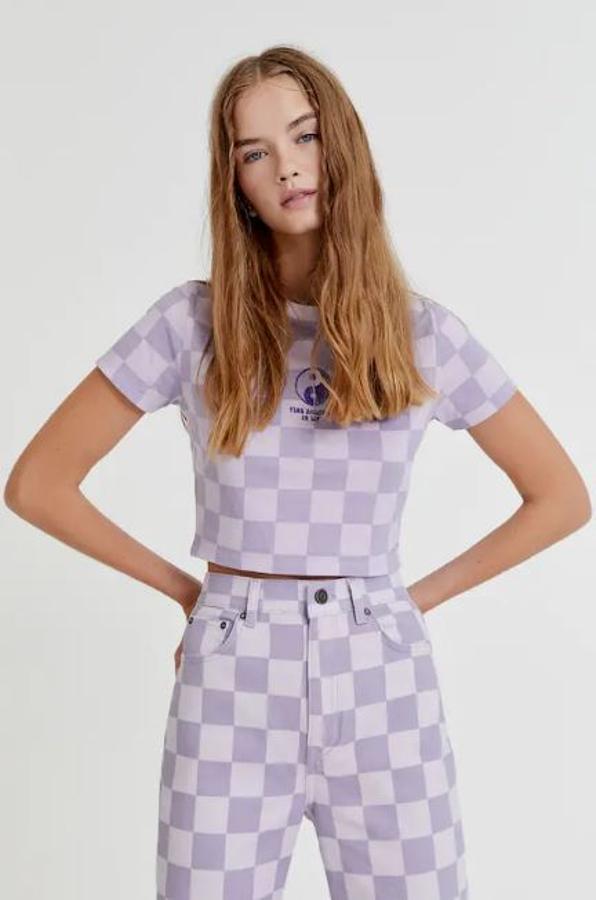 Camiseta cropped de Pull&Bear (9,99 euros).
