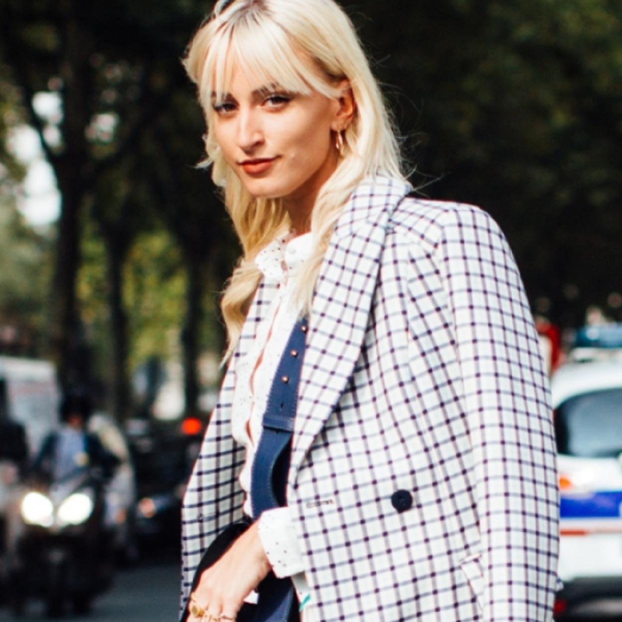 Pincha en la imagen para conocer los mejores champús para pelo teñido que mantienen el brillo y el color. 