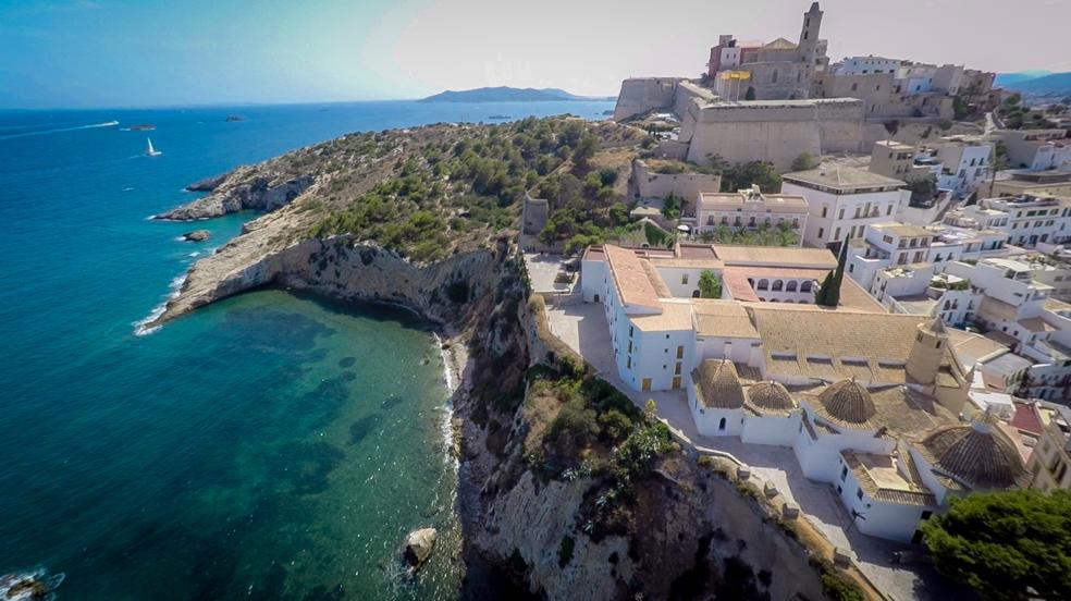 Escapada a Ibiza: claves para disfrutar de la isla fuera de temporada (porque también se puede)