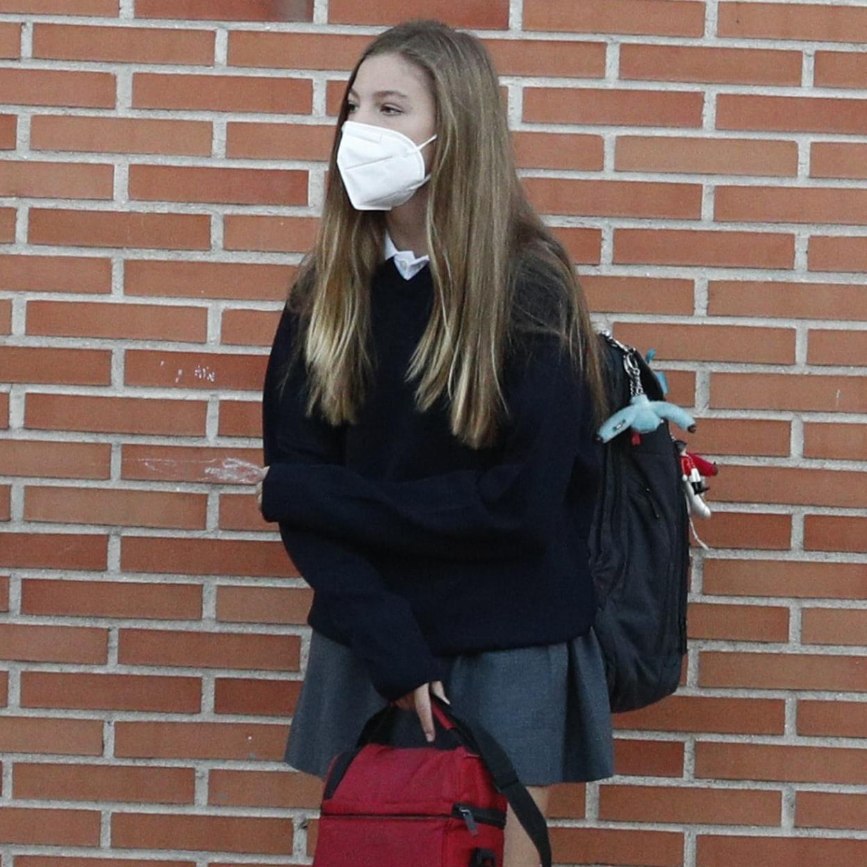 Si quieres ver los mejores looks de la infanta Sofía y la princesa Leonor, pincha en la foto.