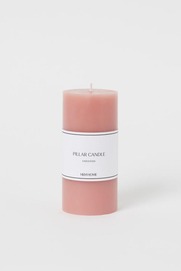 Vela gruesa de color rosa (4,99 euros).