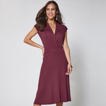 Imagen secundaria 1 - Sofía Palazuelo triunfa en la boda de su hermano Jaime con un vestido de invitada ideal (y tenemos su copia low cost)