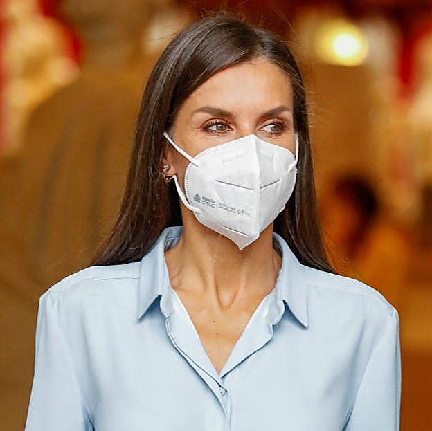 El secreto de la mirada enorme de la Reina Letizia no es el maquillaje de ojos negro: la clave son los delineadores y la máscara de pestañas marrón