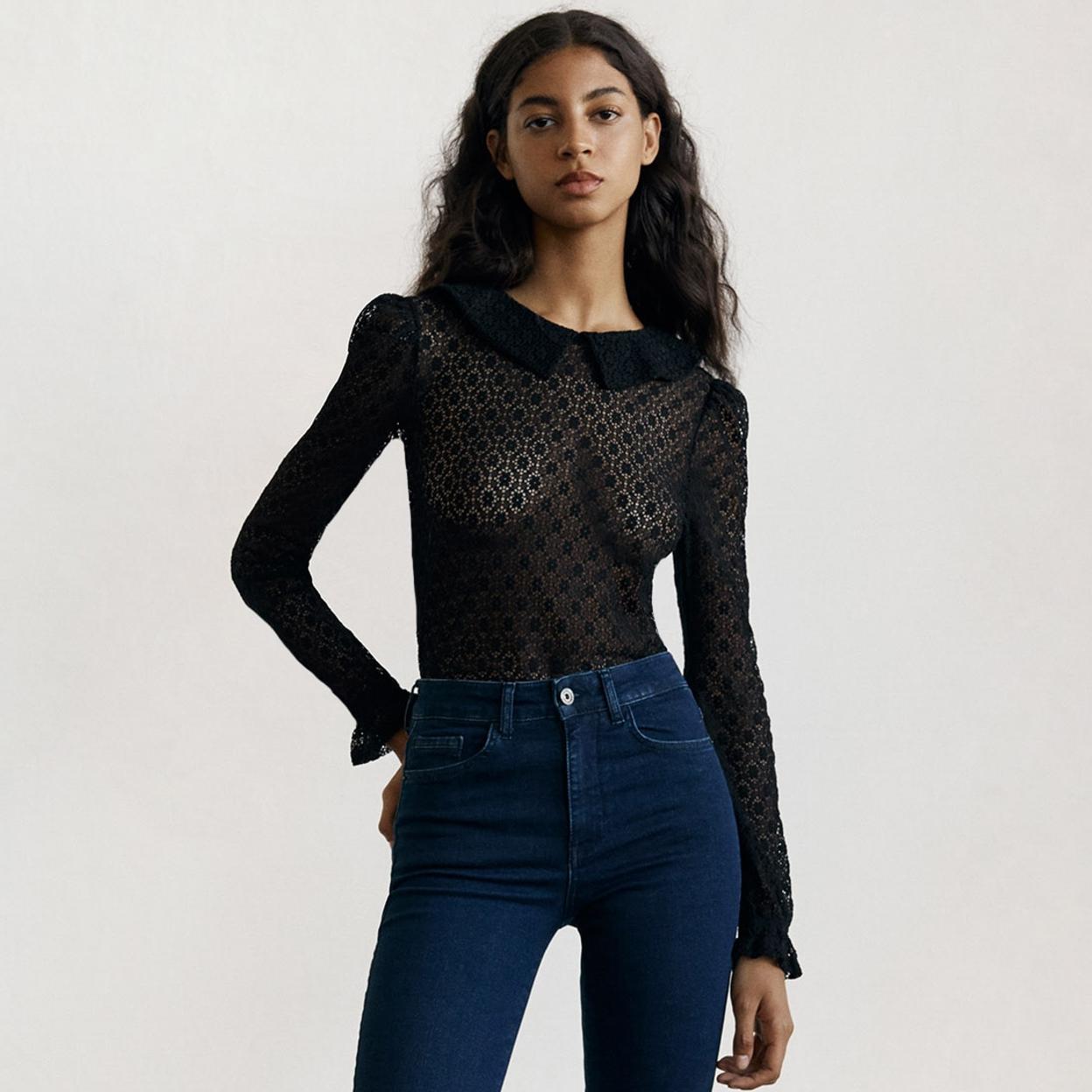 Pincha en la imagen para descubrir las camisas rosas que arrasan en Instagram y no pueden faltar en tus looks con vaqueros.