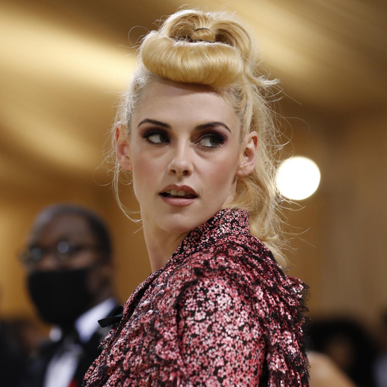 ¿Nueva inspiración en peinados? Pincha en la imagen y descubre los mejores looks de Carlota Casiraghi: de la melena XXL con flequillo a las ondas al agua.