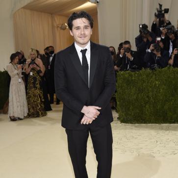 Imagen secundaria 1 - De Jennifer Lopez a Gigi Hadid: Los mejores (y peores) looks y vestidos de la MET Gala 2021