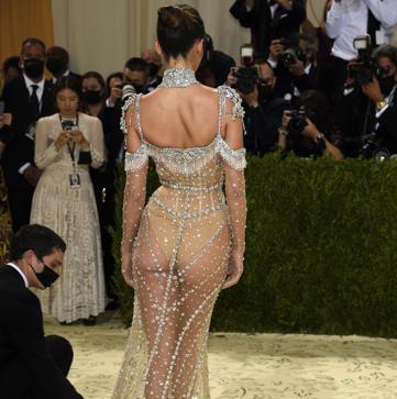 Imagen secundaria 1 - De Jennifer Lopez a Gigi Hadid: Los mejores (y peores) looks y vestidos de la MET Gala 2021