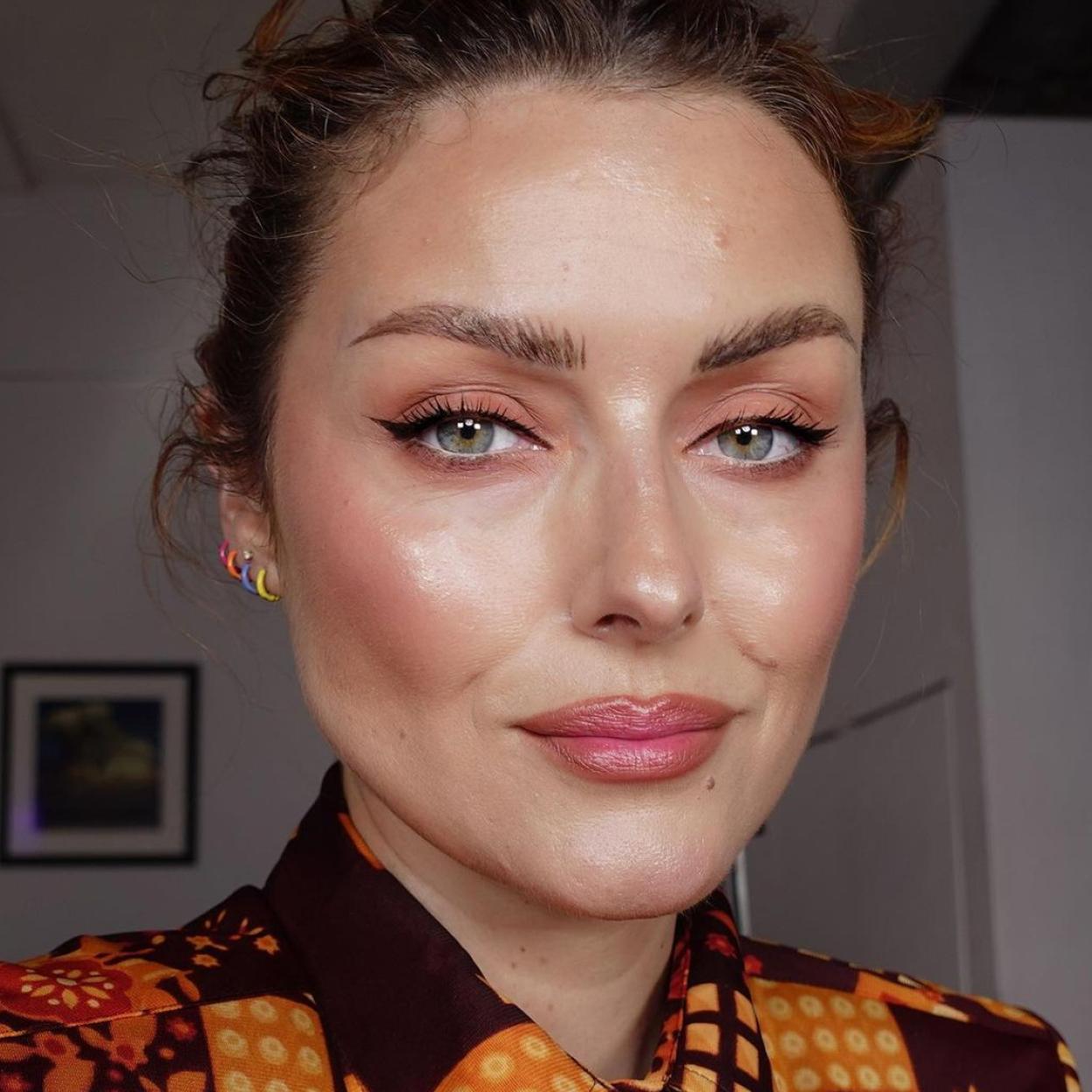 Pincha en la imagen para descubrir otros 10 geles de cejas para fijarlas e intensificar su color.