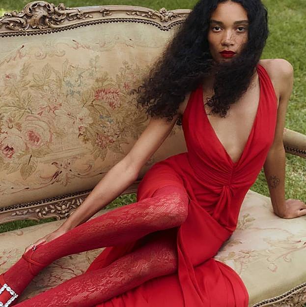 Bray Dress en tono cherry de Reformation.