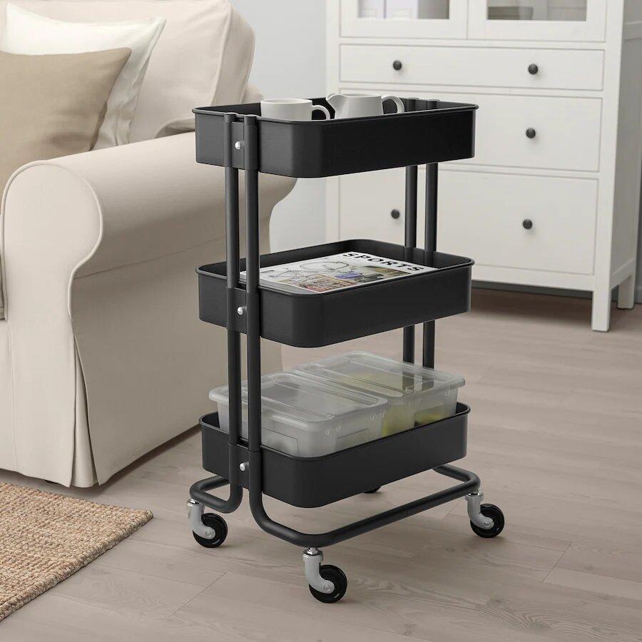 Disponible en verde, negro o blanco, este carrito con ruedas es perfecto para organizar desde la cocina, la oficina o el cuarto de baño. Tiene un precio de 29 euros.