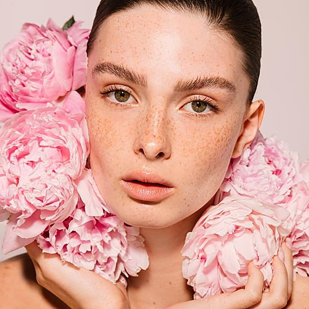 Las compras de belleza de la semana más otoñales: de la crema antiedad con aceite de rosas más lujosa al accesorio para el pelo que va a arrasar