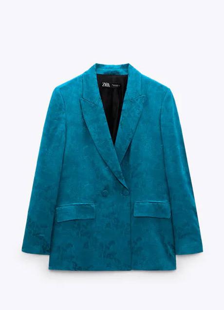 Imagen - La blazer tiene dos bolsillos con solapa