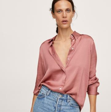 Imagen secundaria 1 - 1- Vestido camisero en color marrón de Mango (49,99 euros) 2. Camisa satinada en color rosa de Mango (25,99 euros) 3. Vestido cruzado en color azul oscuro de Mango (39,99 euros)