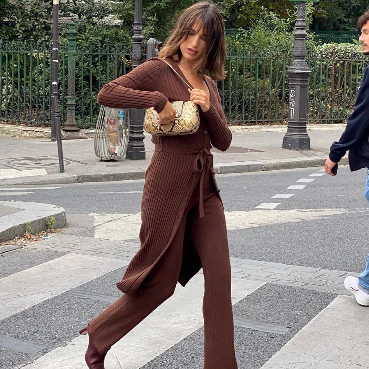 Pincha en la foto para ver 10 conjuntos de punto de Zara y H&M: la tendencia más cómoda que sienta bien a todas las figuras. 