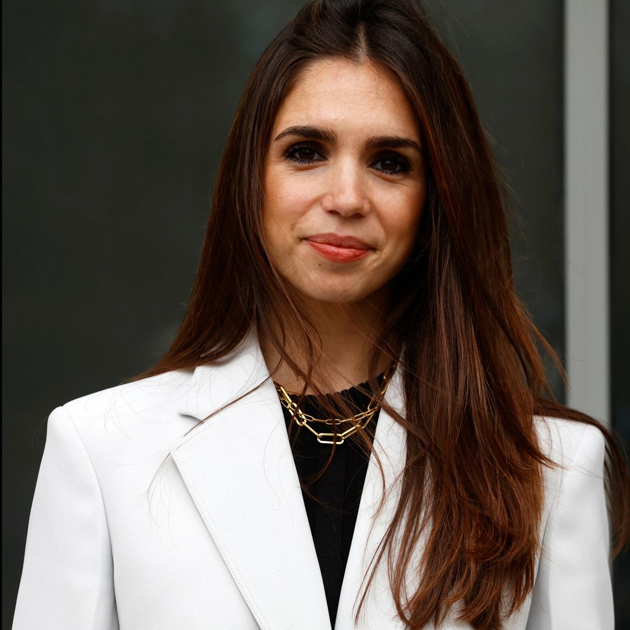 Pincha en la imagen para ver vestidos asequibles que parecen de alta costura para novias minimalistas, modernas, clásicas o glamourosas.