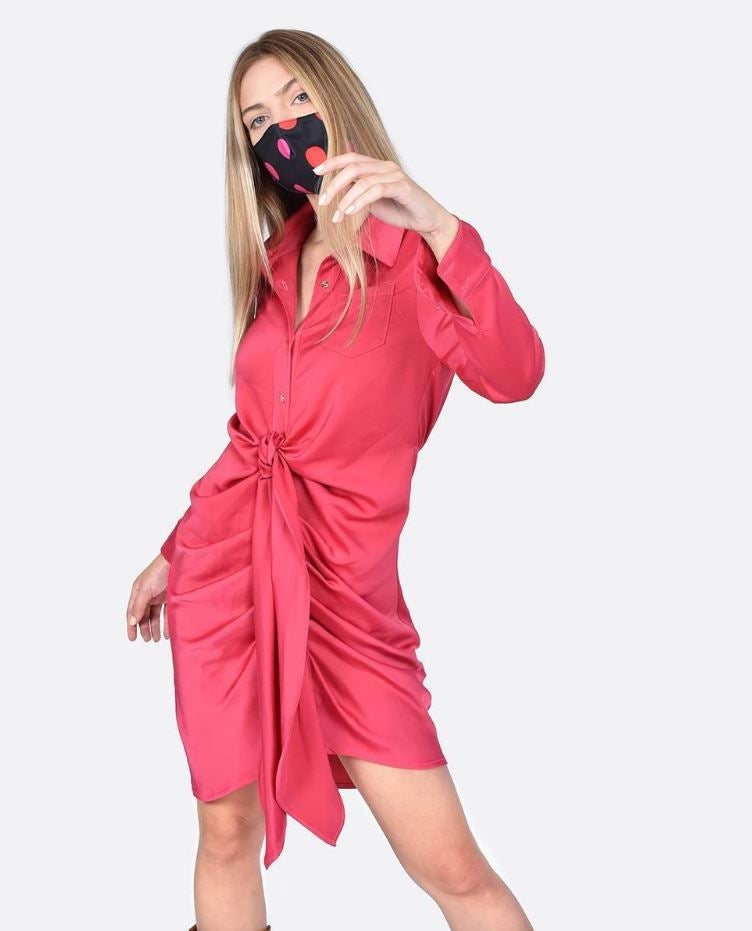 La firma Cuplé reversiona el vestido de Valentino cone sta propuesta mini con falda drapeada rematada con lazo. Cuesta 129 euros en El Corte Inglés.