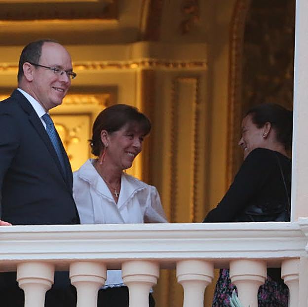 El príncipe Alberto y sus hermanas parecen más unidos que nunca ahora que Charlène no está.