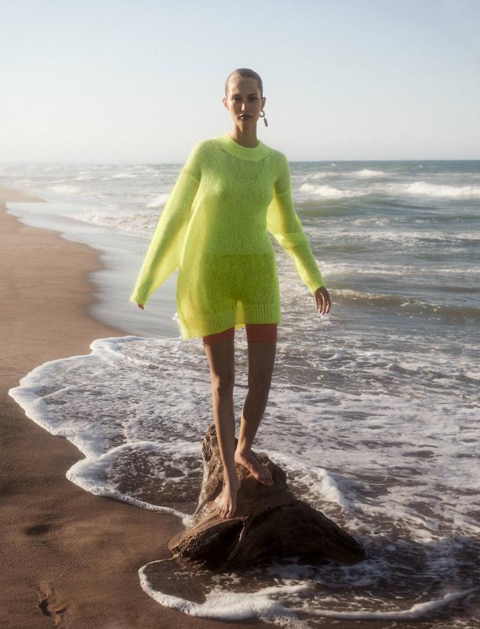 Jersey de Kenzo, mallas ciclistas de Michael Kors Sport y pendiente de Missoni.