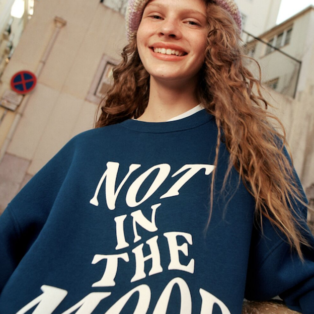 Pincha en la fotopara ver nueve sudaderas cropped que son ideales para tus looks casual de entretiempo. 