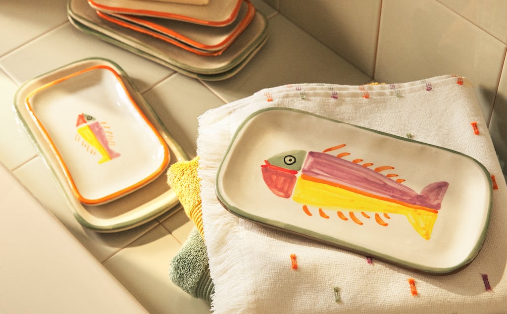 Pon color y una nota divertida a tu baño con estas jaboneras de cerámica pintada que cuestan 15.99 euros en Zara Home.