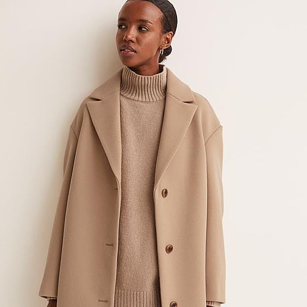 Tres abrigos clásicos y elegantes de H&M que parecen de lujo y combinan con todo: faldas, pantalones y vestidos con botas