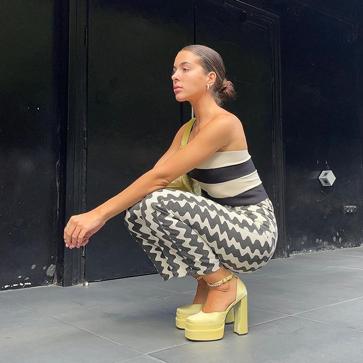 Imagen secundaria 1 - La actriz Ester Expósito y las influencers Raquel Reitx y Leonie Hanne.