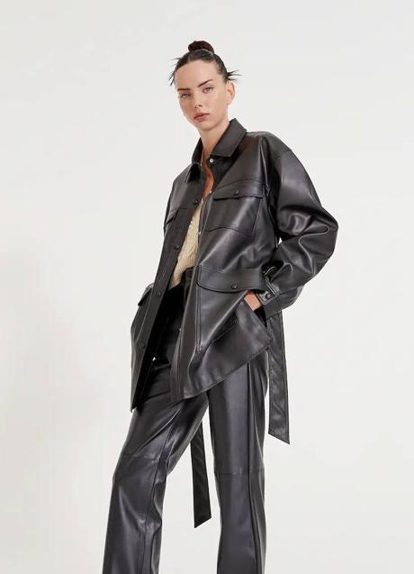 Imagen - La sobrecamisa es de color negro