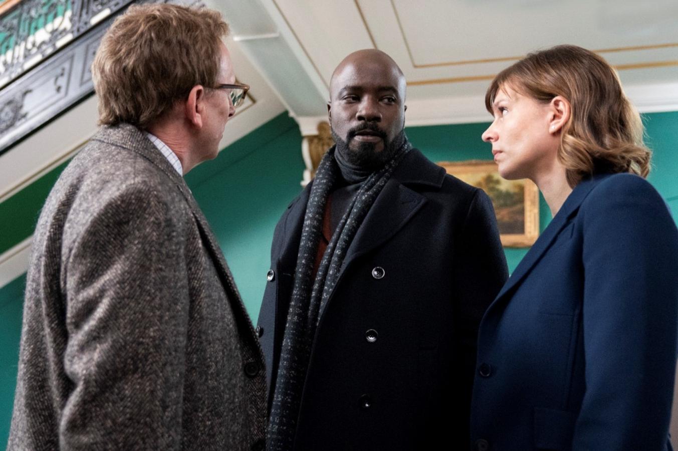 Robert y Michelle King ('The Good Wife') son los creadores de este thriller psicológico. Una psicóloga escéptica, un seminarista y un carpintero investigan los archivos de misterios sin resolver de la Iglesia: supuestos milagros, posesiones demoniacas y otros fenómenos inexplicables. Su objetivo es evaluar si existe una explicación lógica o si estos hechos se deben realmente a causas sobrenaturales.