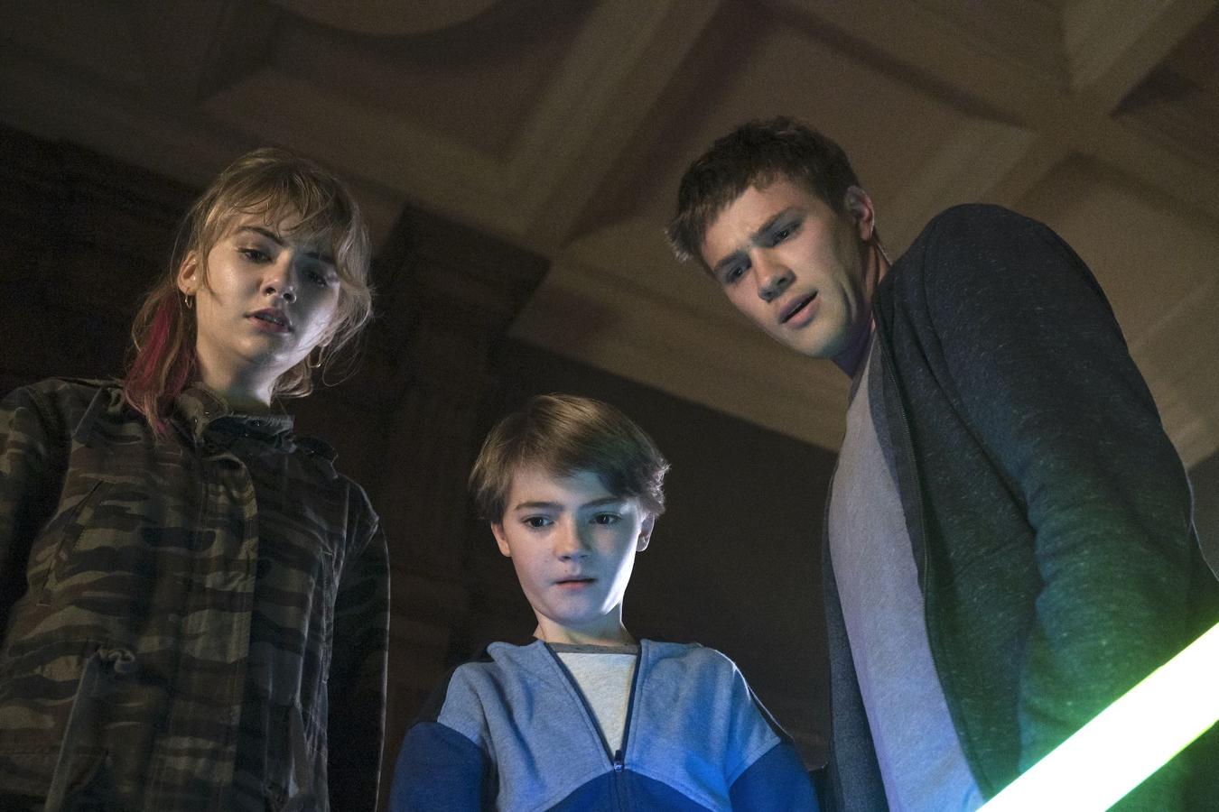 Tras el asesinato de su padre en unas circunstancias misteriosas, los tres hermanos Locke y su madre se mudan a una casa ancestral, Keyhouse, en la que pronto descubrirán que está llena de llaves mágicas que pueden estar relacionadas con la muerte de su padre. A medida que los niños Locke exploran las diferentes llaves y sus poderes, un misterioso demonio despierta y no se detendrá ante nada para robar las llaves. La serie adapta las exitosas novelas gráficas escritas por Joe Hill e ilustradas por Gabriel Rodríguez.