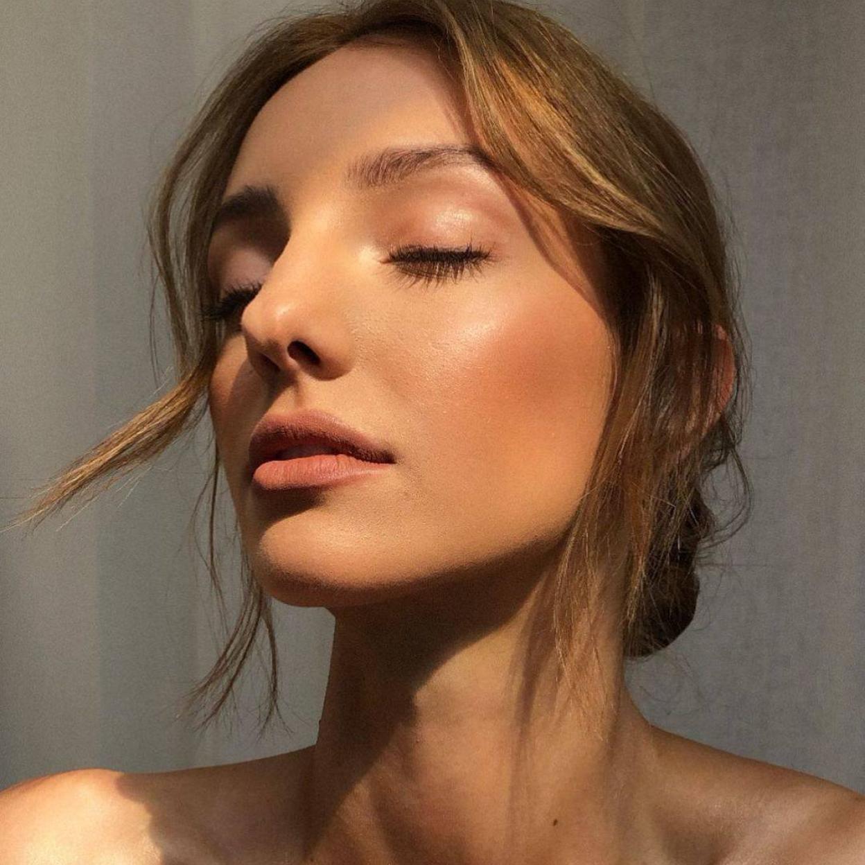 Pincha en la imagen para descubrir las mejores cremas hidratantes antiedad de alta eficacia que restan años y que puedes comprar ya mismo en la farmacia online.