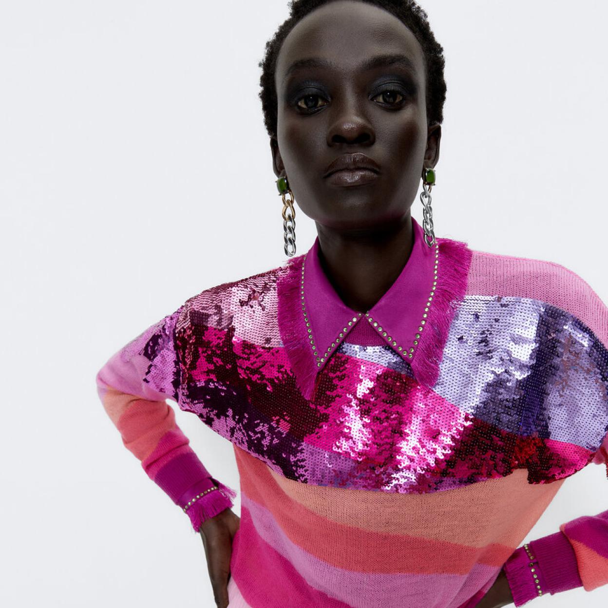 Pincha en la foto para ver más prendas con brillos que rejuvenecen, son tendencia y quedan muy bien