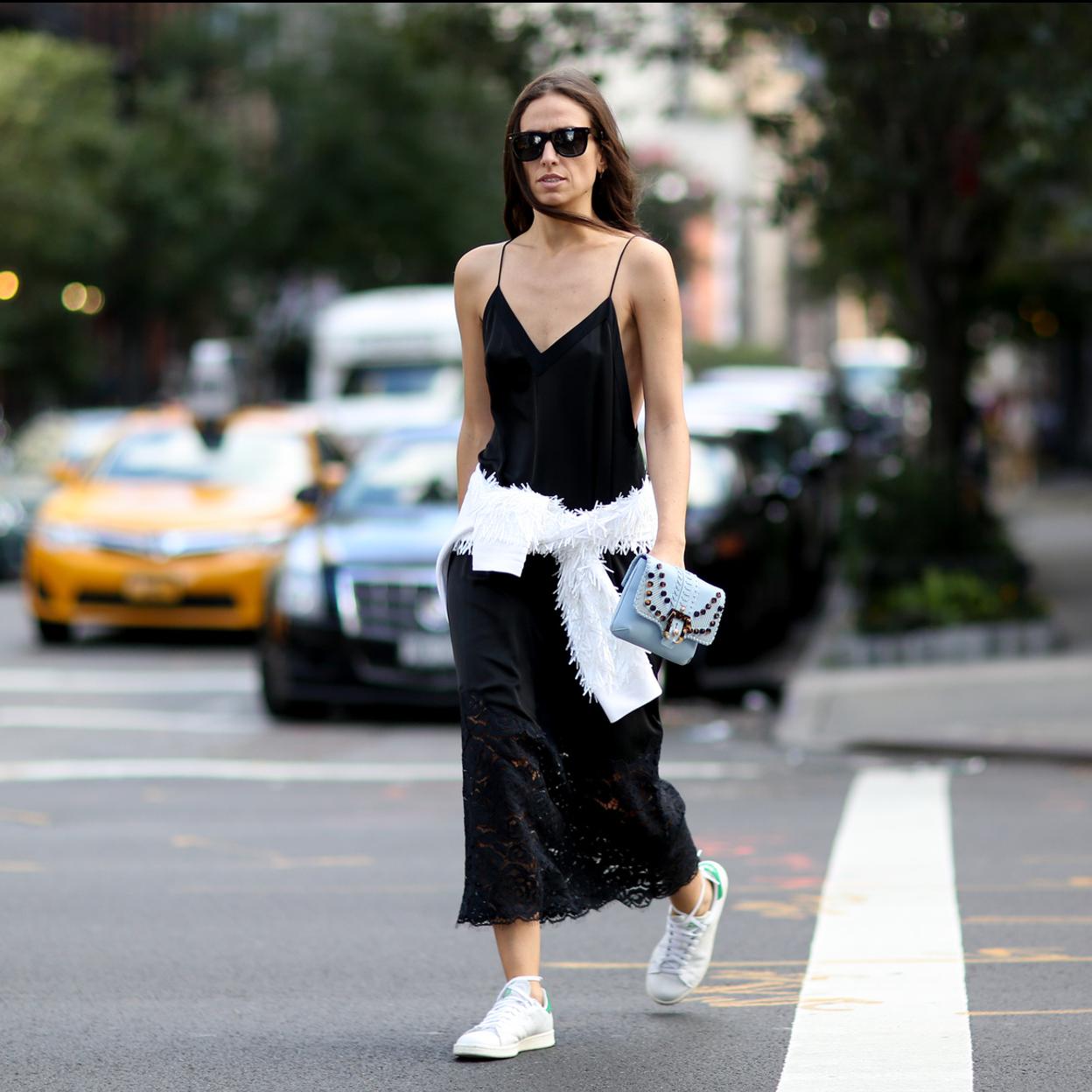Tres vestidos negros de Zara que son todo lo que necesitas para tus looks de noche de otoño