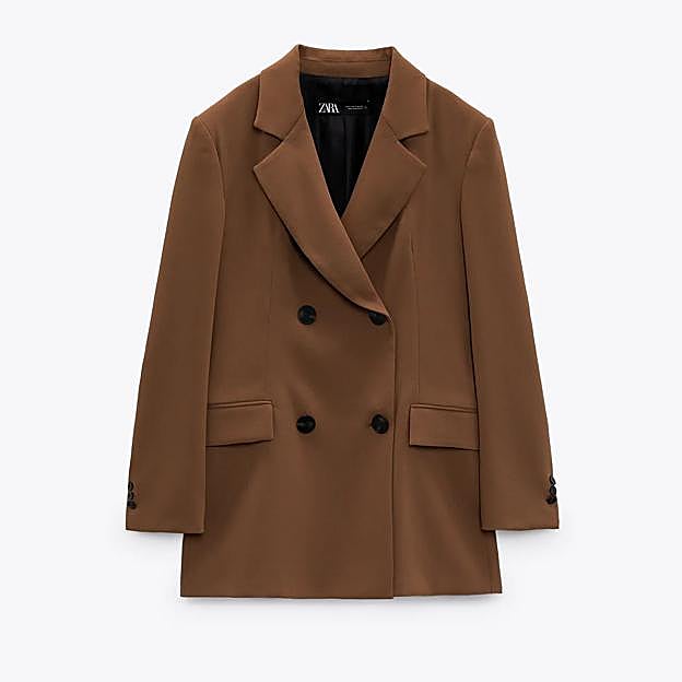 Blazer marrón cruzada Special Edition de Zara. (49,95 euros).